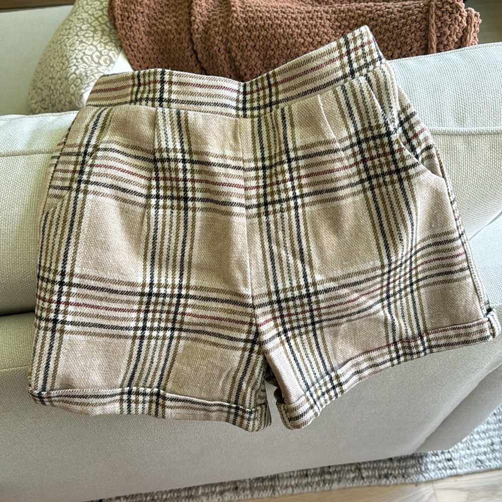 Vici Plaid Shorts - Picture 3 of 3
